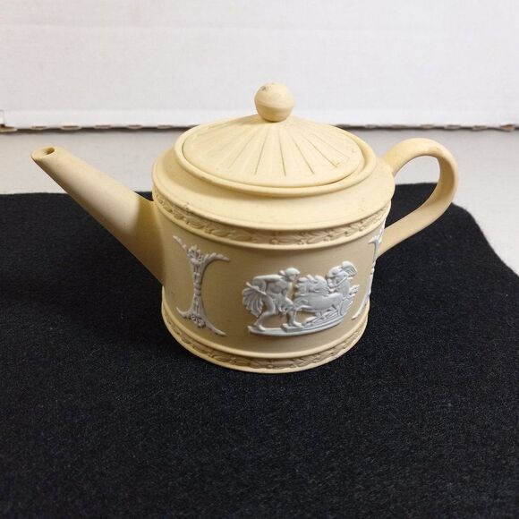 Vintage Wedgwood Jasperware Miniature Teapot & Lid Cottagecore Grandmacore Mini - Picture 3 of 6